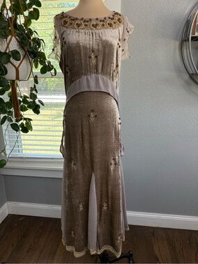 Nataya Titanic Inspeared Velvet Tea Length Gown Size Medium